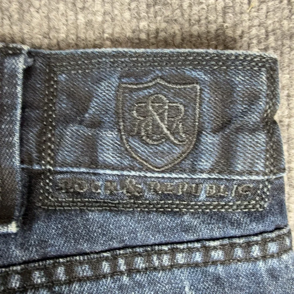 Rock & Republic Blast Jeans Mens 36x32 Blue Straight Leg Medium Wash Denim
